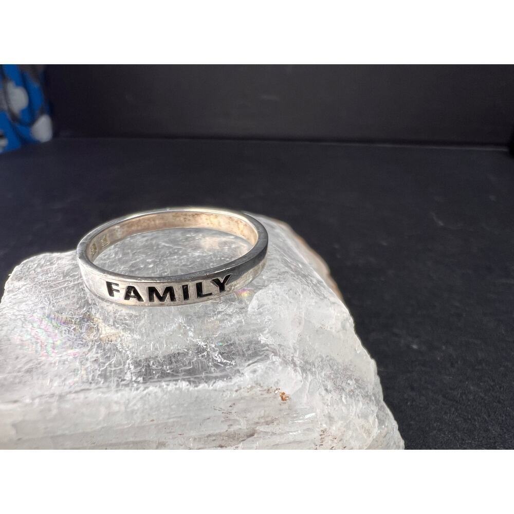 Sterling Silver FAMILY Band Ring Size 7 – Stamped 925 IBB TH